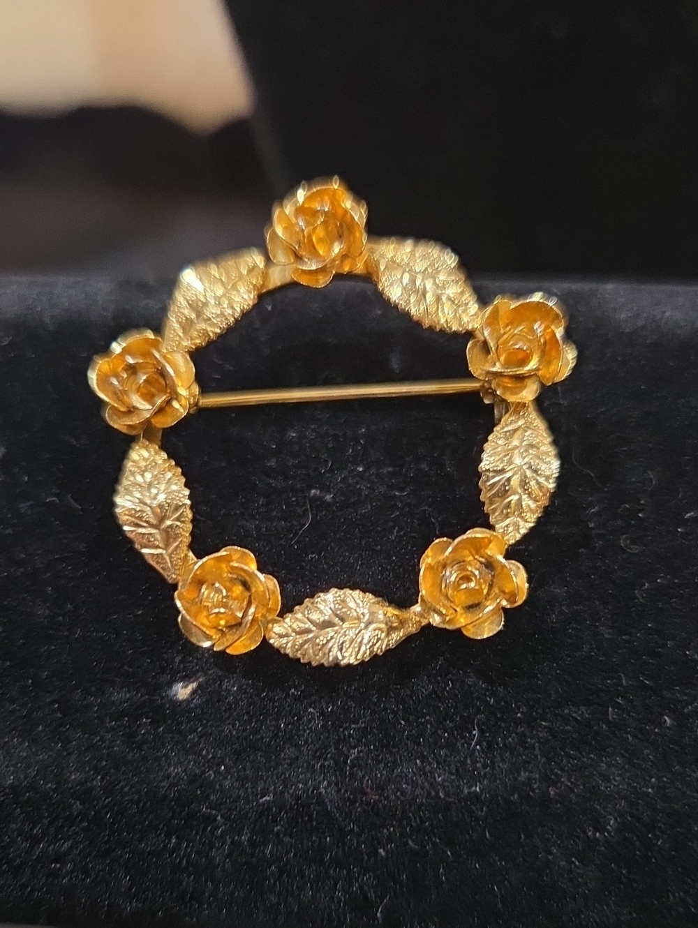 FLORAL WREATH BROOCH